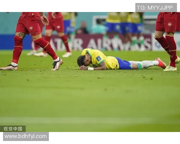 内马尔受伤瞬间曝光球迷心碎不已的悲惨时刻回顾